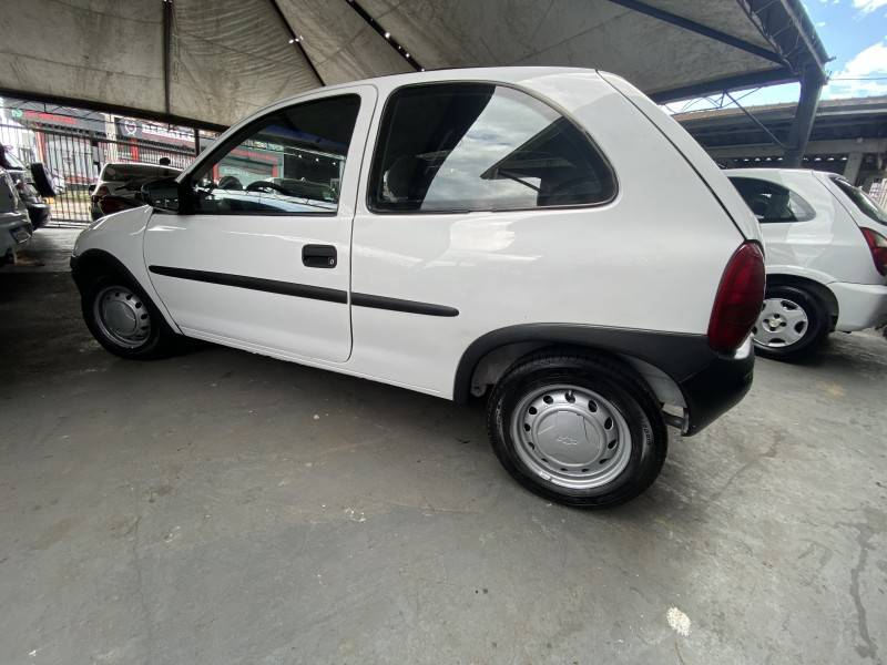CHEVROLET - CORSA - 1997/1998 - Branca - R$ 13.900,00