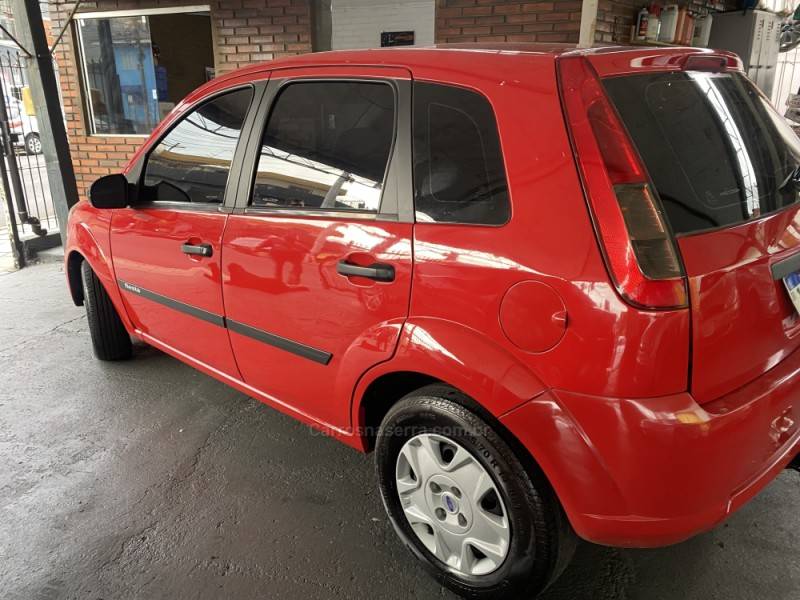 FORD - FIESTA - 2011/2011 - Vermelha - R$ 29.900,00