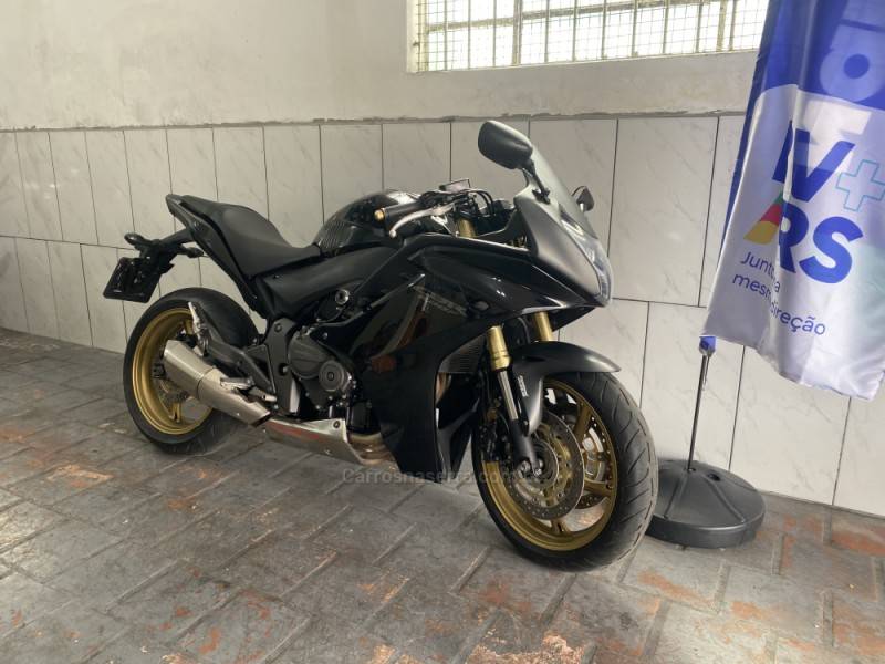 HONDA - CBR 600F - 2013/2013 - Preta - R$ 37.900,00